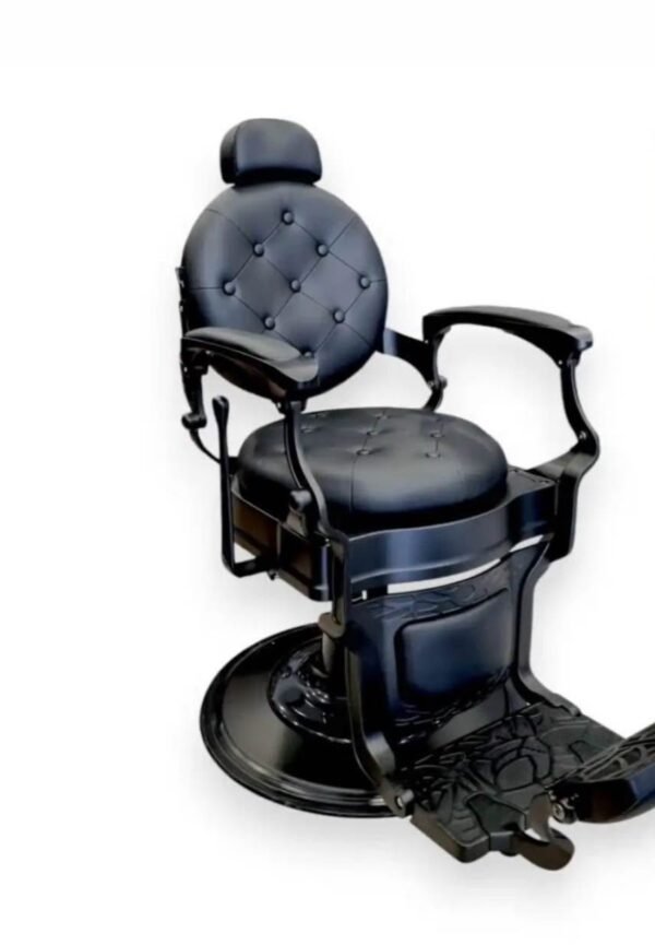 CLASSIC BARBER CHAIR – BLACK LUXURY EDITION 2 img 0991